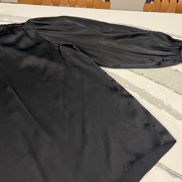 Frame Silk Shirred Mock Neck Blouse - Blk- Size L - Picture 7 of 13